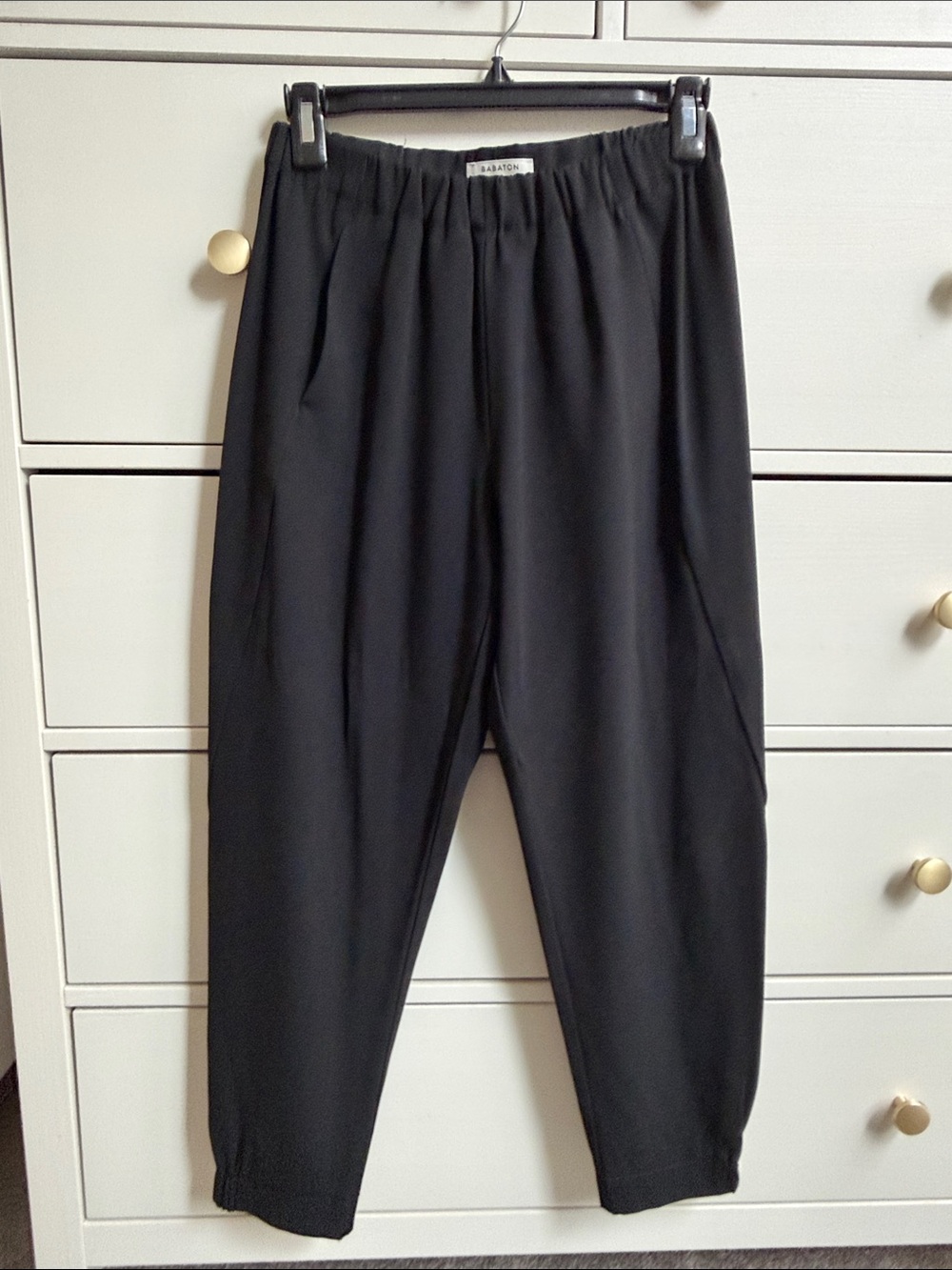 Babaton Black Elastic-Waist Joggers